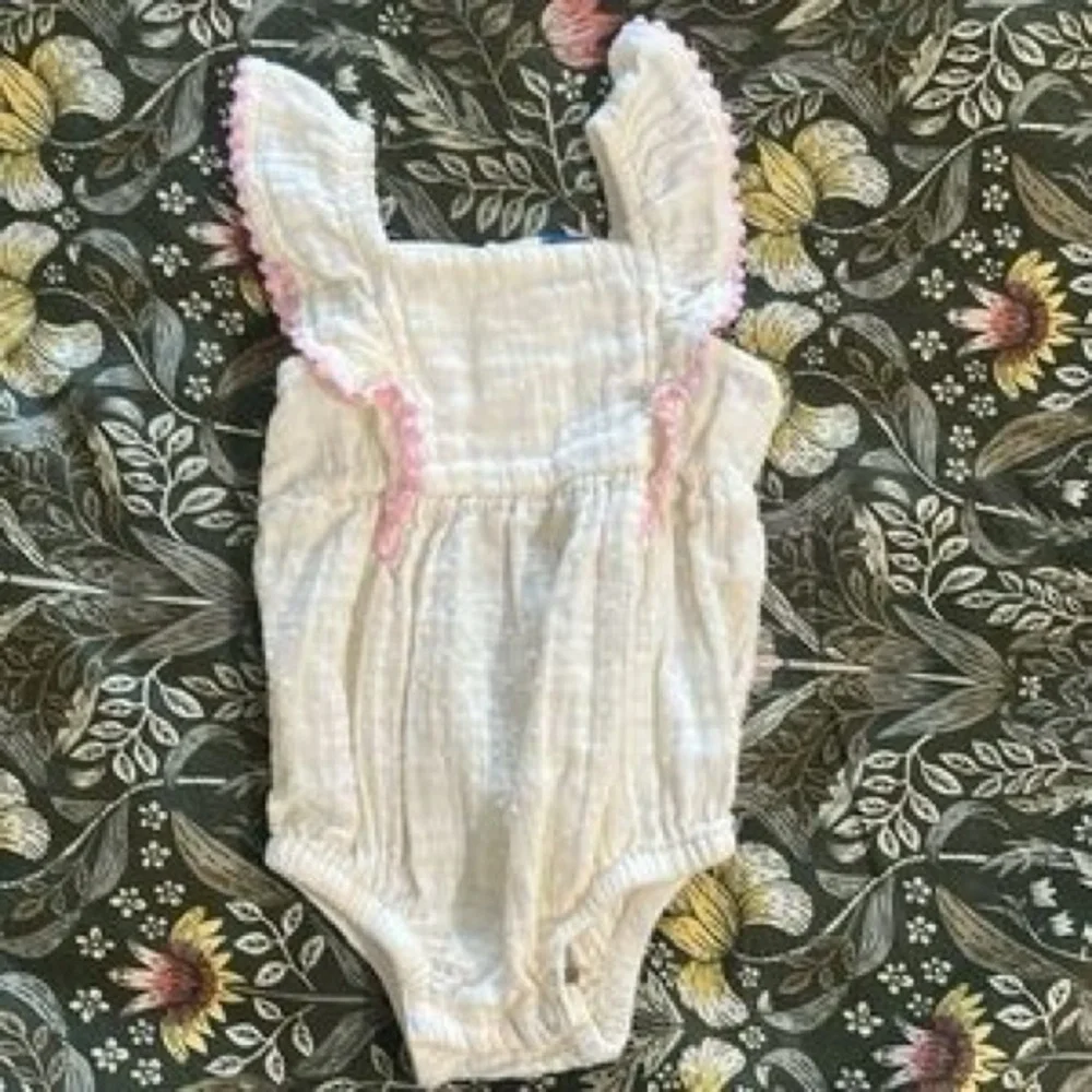 Creme De La Creme Old Navy Ruffled One Piece Romper